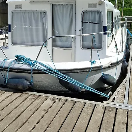 Bateau Sejour En Bord De Mayenne - 9 Pers. - Api-1-46-32 * Chenille-Change