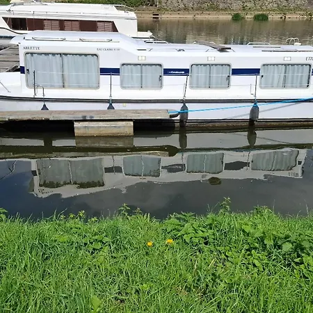 Bateau Sejour En Bord De Mayenne - 9 Pers. - Api-1-46-32 * Chenille-Change