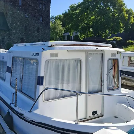 Bateau Sejour En Bord De Mayenne - 9 Pers. Chenillé-Changé